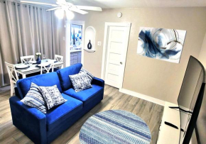Beautiful Guesthouse, Sleeps 4 - Kitchen, Private Laundry, AC, Parking, 65' TV, Close to Stores, Restaurants & Beach
